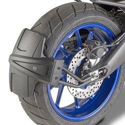 Garde boue arrière additionnel RM02 GIVI + kit fixation pour Yamaha Tracer 900 et Tracer 900 GT 2018 et +