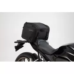 Sacoche de selle ION M 26-36 l. Noir. 600D polyester / Vinyle souple.