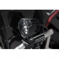 EVO Kit de feux longue portee Noir. Avec etriers de fixation pour phares.