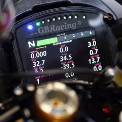 Protection avant et arrière GBRacing compteur MoTec C125