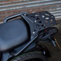 Porte bagage Seat Rack Pyramid noir mat pour Yamaha Tracer 9 / GT 2021 et +