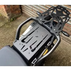 Porte bagage Seat Rack Pyramid noir mat pour Triumph Tiger 1200 GT / Pro / Explorer / Rally Pro / Rally Explorer 2022 et +