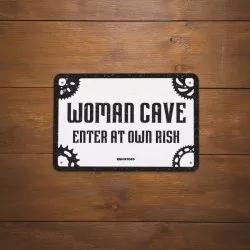 Plaque métallique "Woman cave" OXFORD pour votre garage, atelier ou votre maison