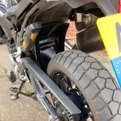 Protection cache amortisseur arrière noir pour BMW F750GS, F850GS / Adv. 2018 et +, F900GS 2024 et +