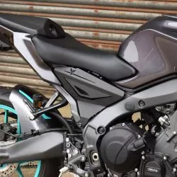 Caches latéraux en aluminium noir mat pour Yamaha MT09 2024 et +