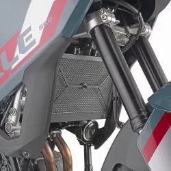 Grille de protection de radiateur spécifique PR4139 GIVI pour Kawasaki KLE500 / SE 2026 et +