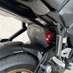 Protection cache amortisseur arrière noir pour Triumph Trident 800 2026 et +