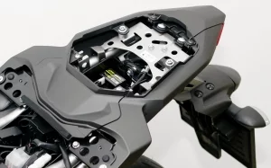 Quickshifter Easy de Healtech Quick shifter Easy : taille du boitier dans le coffre de la moto